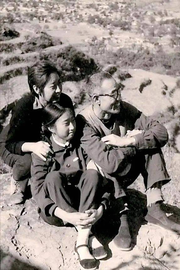 影后金雅琴患双癌离世：独生女儿4婚4离，她气的在公园哭（组图） - 19