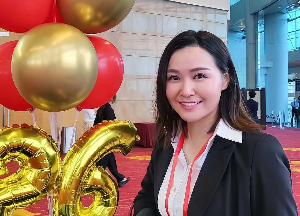 TVB前女星完美转型,在政界混得风生水起,每月稳定收入7万港币(组图) - 4