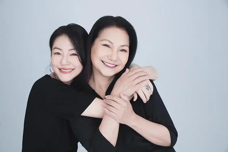 曝小S逐个打电话恳请众星悼念大S,忙到凌晨4点声音薄弱 - 4