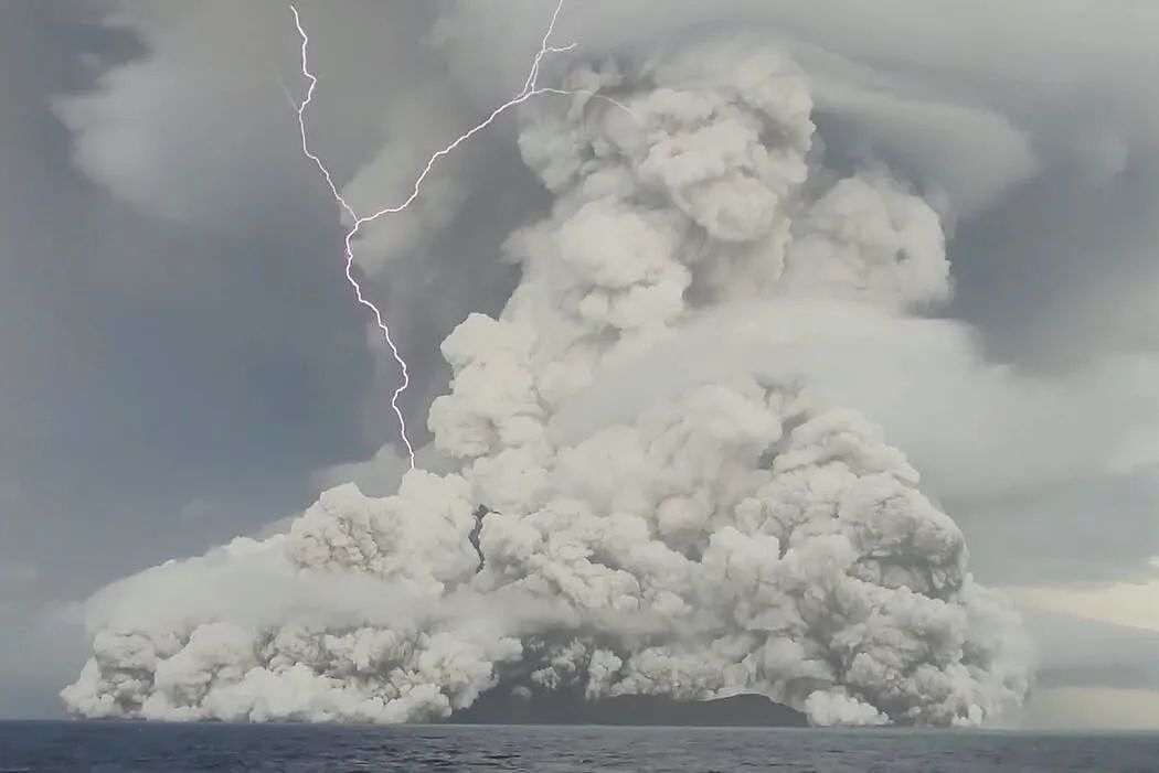 最早明天就爆发！活跃火山即将苏醒，每天狂震数百次，岩浆已达临界点（组图） - 7