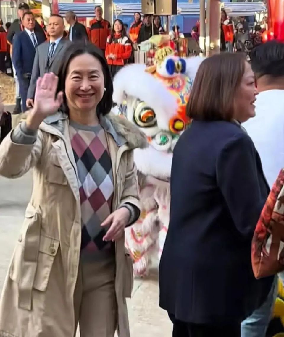 港圈豪门扎堆来内地旅游，回祖籍老家学中文，不带保镖接地气（组图） - 19