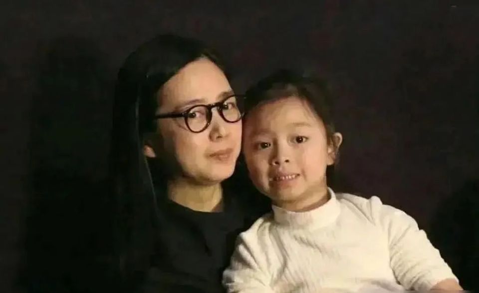 59岁朱丽倩:出身豪门46岁才生女儿,被评为“最辛苦天王嫂”(组图) - 17