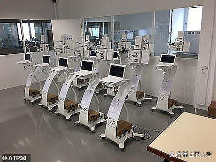 66岁麦当娜与29岁男友热舞，浴室惊现天价设备，奢华生活引热议（组图） - 3