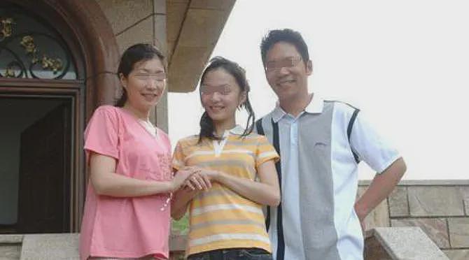 竟然冤枉他了？婚内找小姐家暴入狱，人财两失跟流浪汉睡桥底，今被判无罪老婆撒谎骗走他所有钱？（组图） - 4