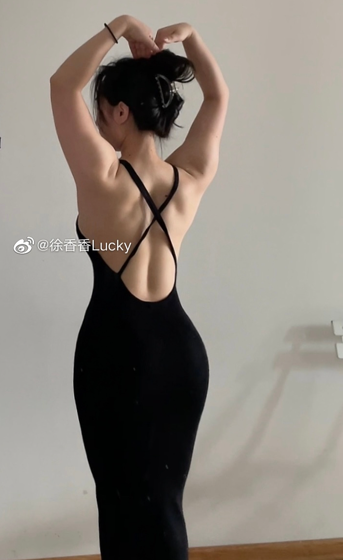 南京“女白领”制服险被撑爆，身材太惹火！网友：还缺同事吗？（组图） - 11