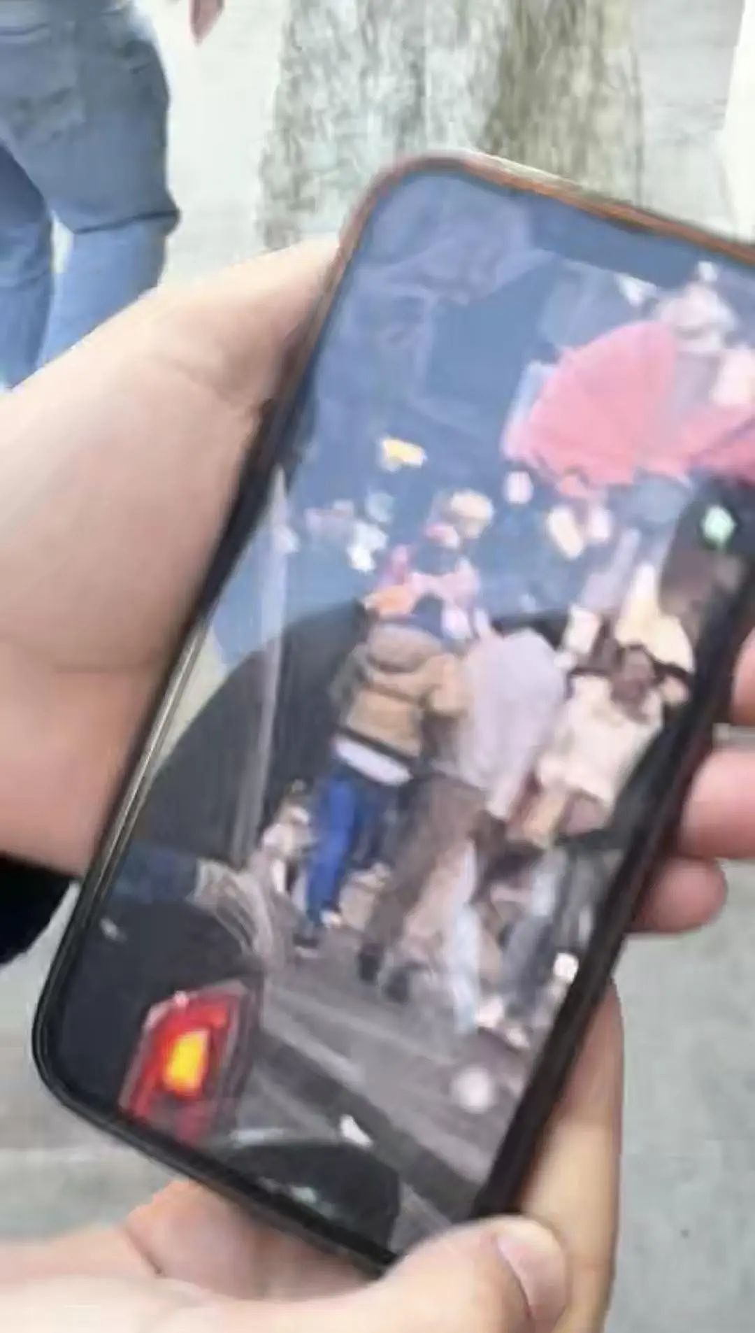中国小伙国外街头被偷手机,“弹射起步”抓小偷一直追到地铁站!当事人系牛津大学博士(组图) - 1