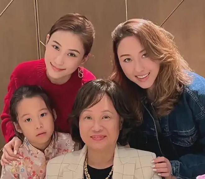 何超莲评论区沦陷!网友吐槽赌王三房排外,过生日都不带女婿儿媳(组图) - 21