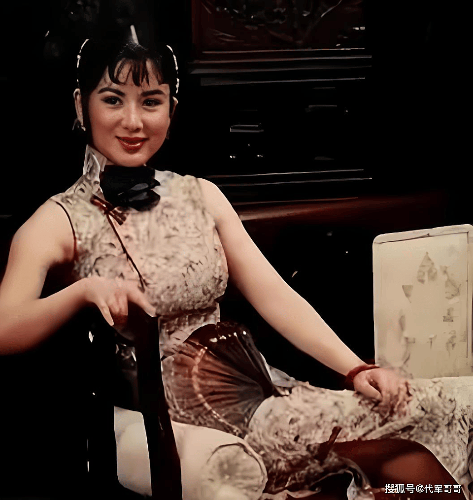 她曾是“中国第一美妇”，受克林顿接见，坐过牢生过娃，如今77岁还是单身（组图） - 1