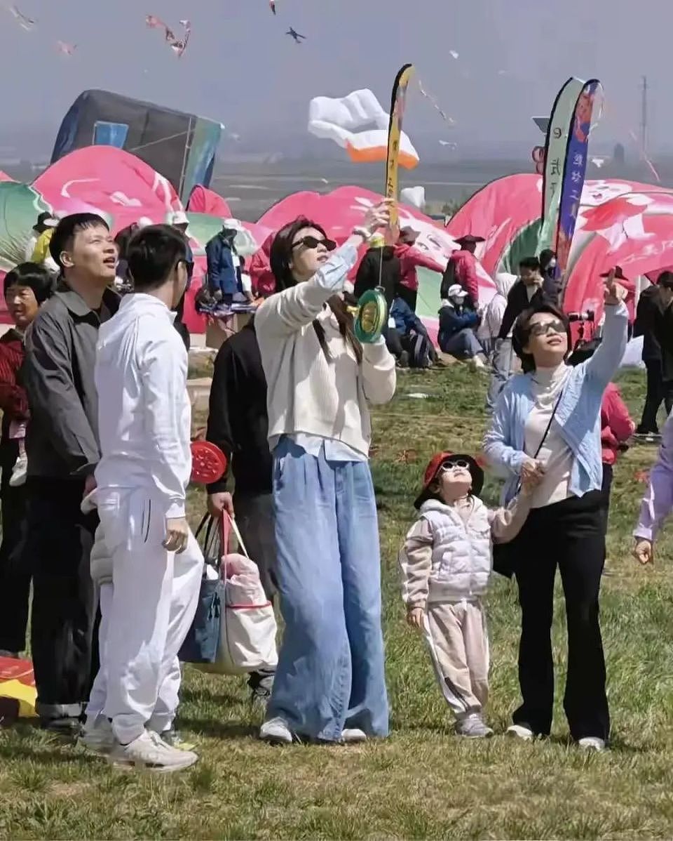 港圈豪门扎堆来内地旅游，回祖籍老家学中文，不带保镖接地气（组图） - 21