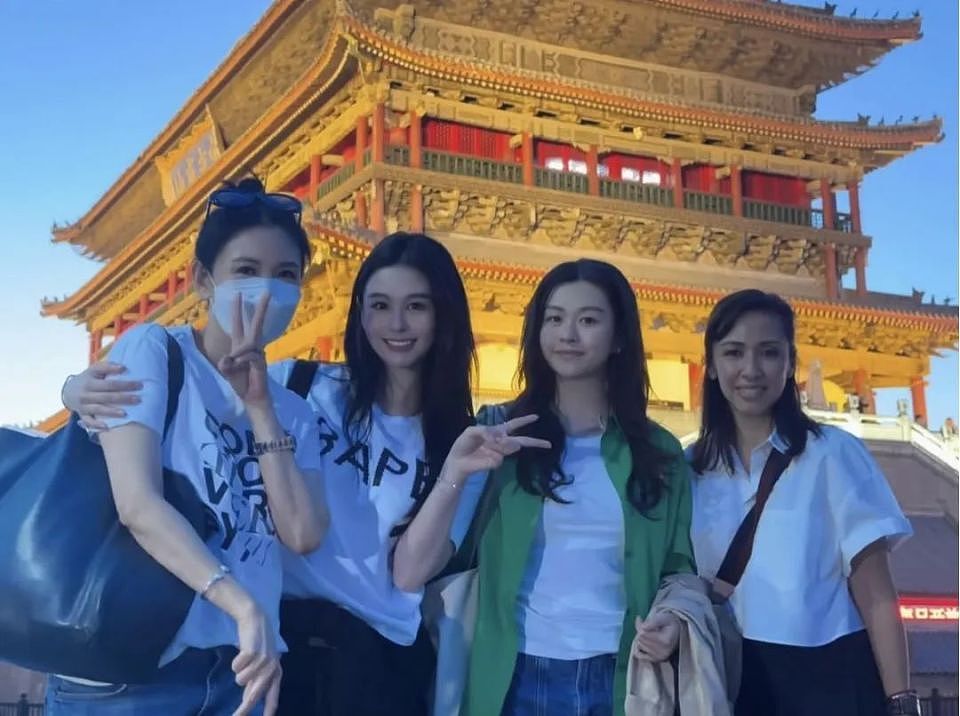 港圈豪门扎堆来内地旅游，回祖籍老家学中文，不带保镖接地气（组图） - 3