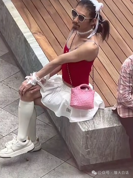 【爆笑】“现在的人能有多抽象？”哈哈哈哈哈这算哪门子行为艺术（组图） - 57