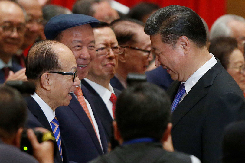 李嘉诚现身五月天演唱会!记者问他有关出售港口业务,工作人员回应(视频/组图) - 7