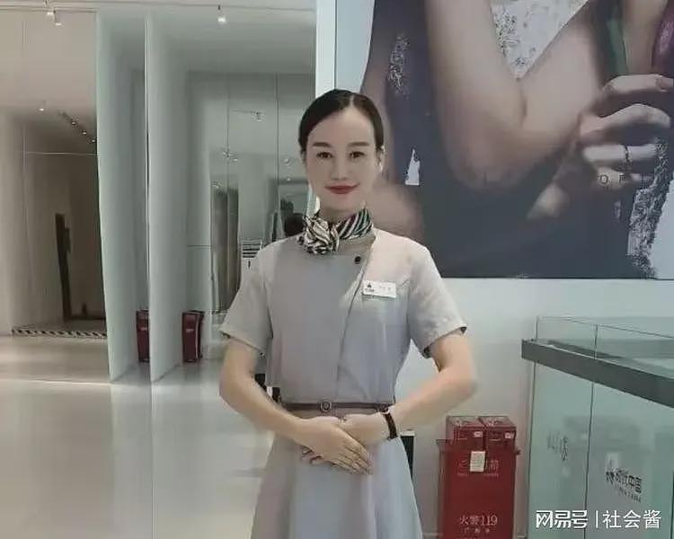华发集团曝出轨， 女客服知三当三！男主管：不用洗，坐我脸上蹭（组图） - 1