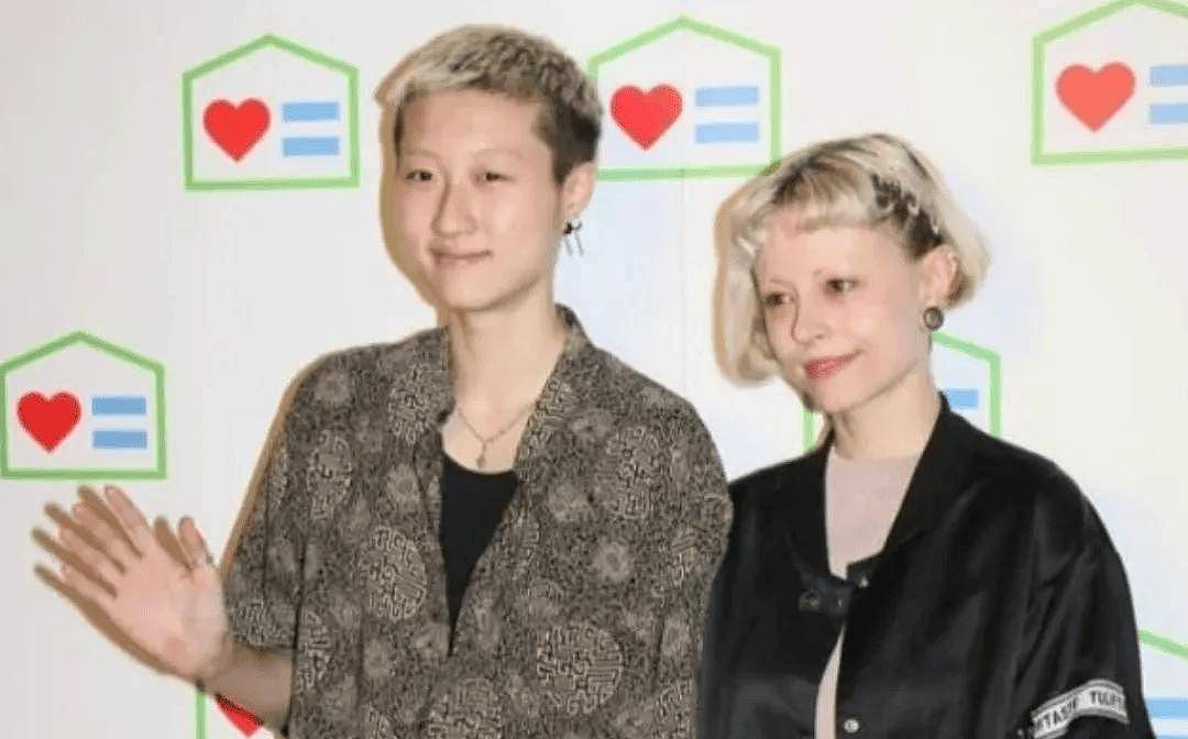还记得成龙的女儿小龙女吗，和母亲断绝关系至今？（组图） - 25
