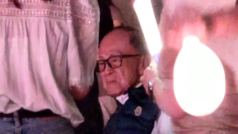 李嘉诚现身五月天演唱会!记者问他有关出售港口业务,工作人员回应(视频/组图) - 5
