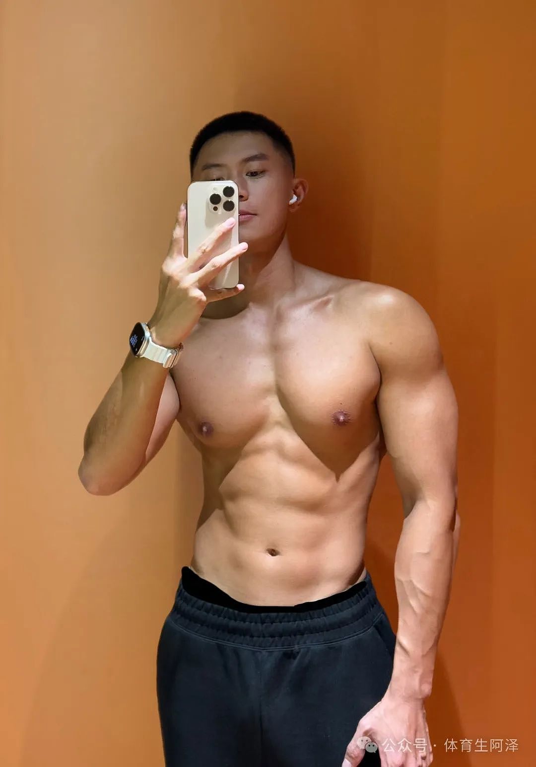 【帅哥】山东寸头大包黑皮体育生，与男友当众热吻，别太诱惑.....（组图） - 6