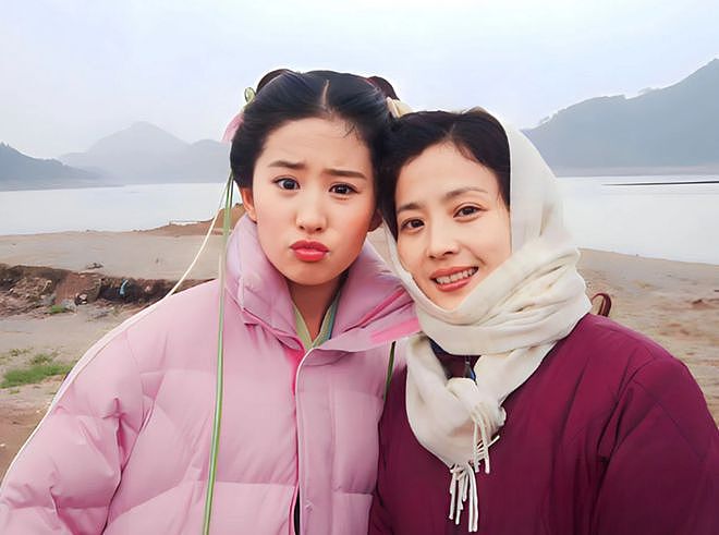 85花遇上母亲节！赵丽颖唐嫣收到外界祝福，杨幂被前公公送上热搜（组图） - 4