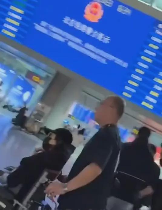 章子怡李安美国出席活动,两人在舞台上拥抱,李安亲她脸颊引欢呼(组图) - 7
