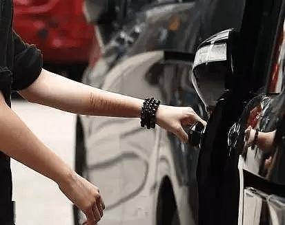还记得成龙的女儿小龙女吗，和母亲断绝关系至今？（组图） - 21