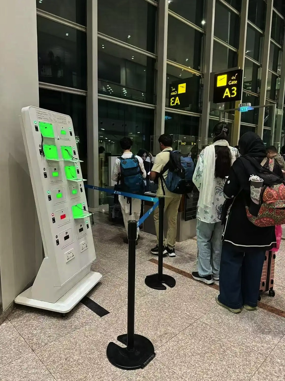 印巴冲突致机票暴涨到2万，华人抢搭“最后航班”逃离：实在太惊险（组图） - 3