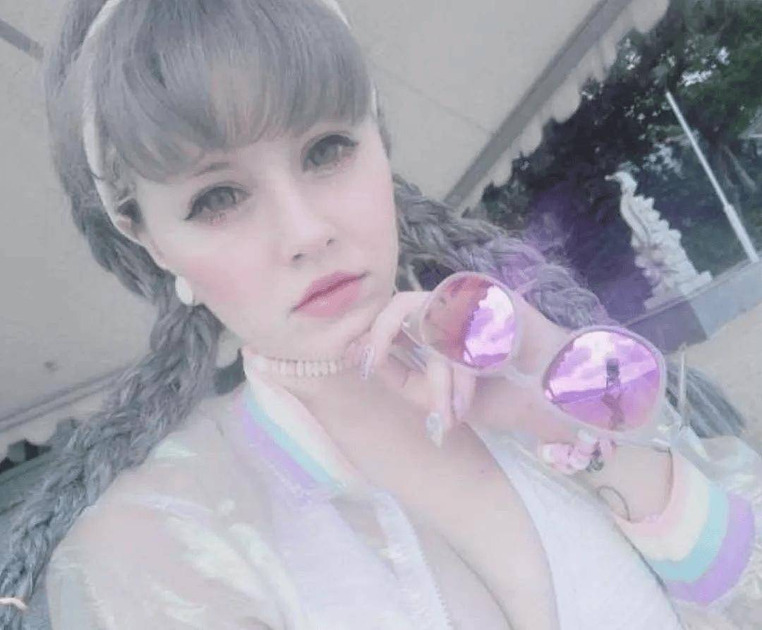 还记得成龙的女儿小龙女吗，和母亲断绝关系至今？（组图） - 24