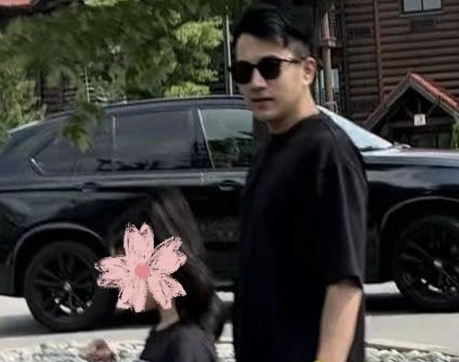 85花遇上母亲节！赵丽颖唐嫣收到外界祝福，杨幂被前公公送上热搜（组图） - 7