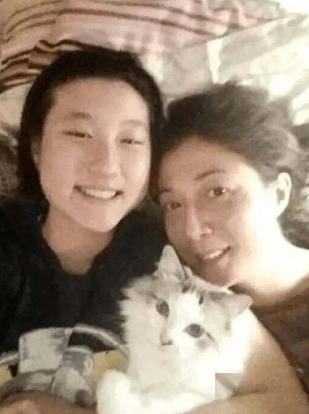 还记得成龙的女儿小龙女吗，和母亲断绝关系至今？（组图） - 17