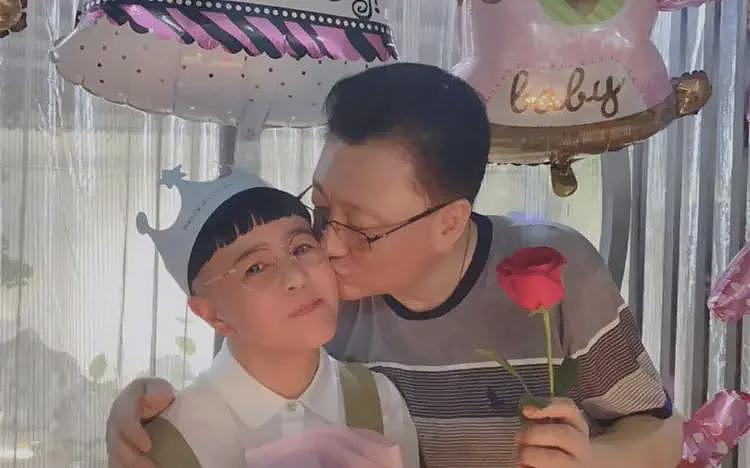 央视61岁主持王宁日本近况:医院做大血净,脸色发黑发暗引发担忧(组图) - 2