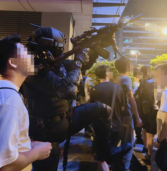 广州漫展上演活春宫!疑似“男男”啪啪啪,引百人围观(组图) - 3