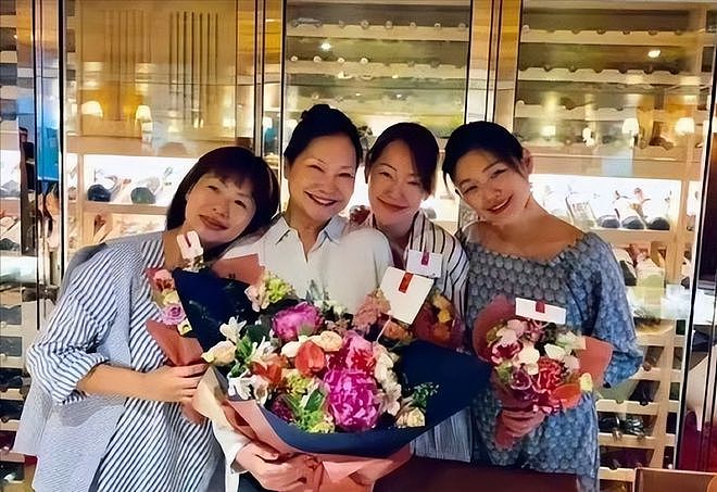 S妈晒出母亲节合影,小S浮肿具俊晔消瘦,一字不提大S子女(组图) - 4