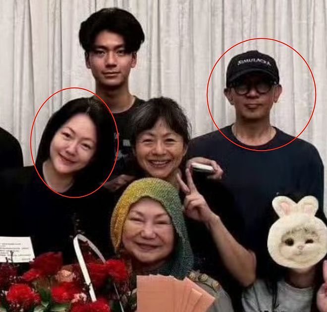S妈晒出母亲节合影,小S浮肿具俊晔消瘦,一字不提大S子女(组图) - 3