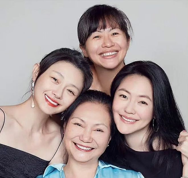 S妈晒出母亲节合影,小S浮肿具俊晔消瘦,一字不提大S子女(组图) - 5