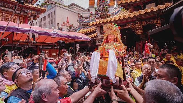 台湾“白沙屯妈祖”进香活动为何吸引越来越多年轻人参与（组图） - 2