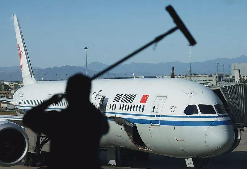 美小额包裹免税政策生效，中港输美航空运价大跌（组图） - 1
