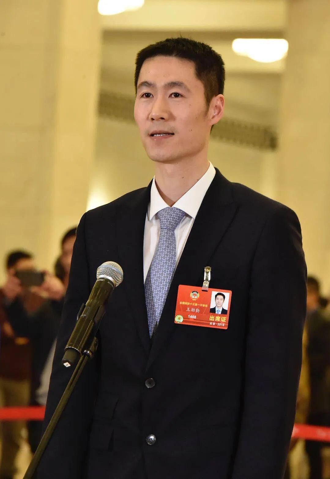 【情感】王励勤当选乒联主席，妻子连夜清空70W粉丝的账号，被赞“全网最强贤内助”（组图） - 1