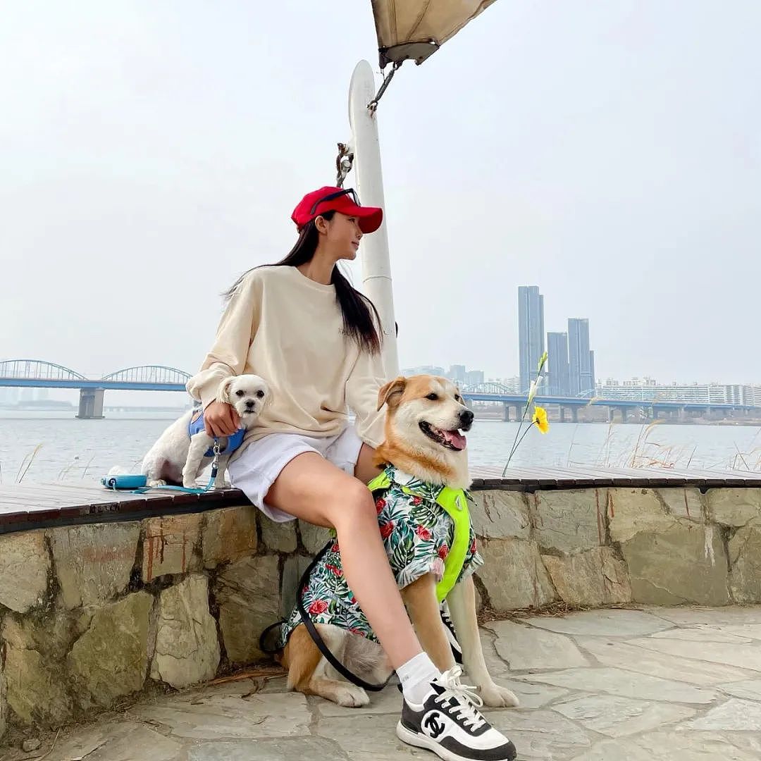 【美女】女教练身材“视觉核爆”！附近区域秒变办卡“战场”，众人蜂拥而至（组图） - 27