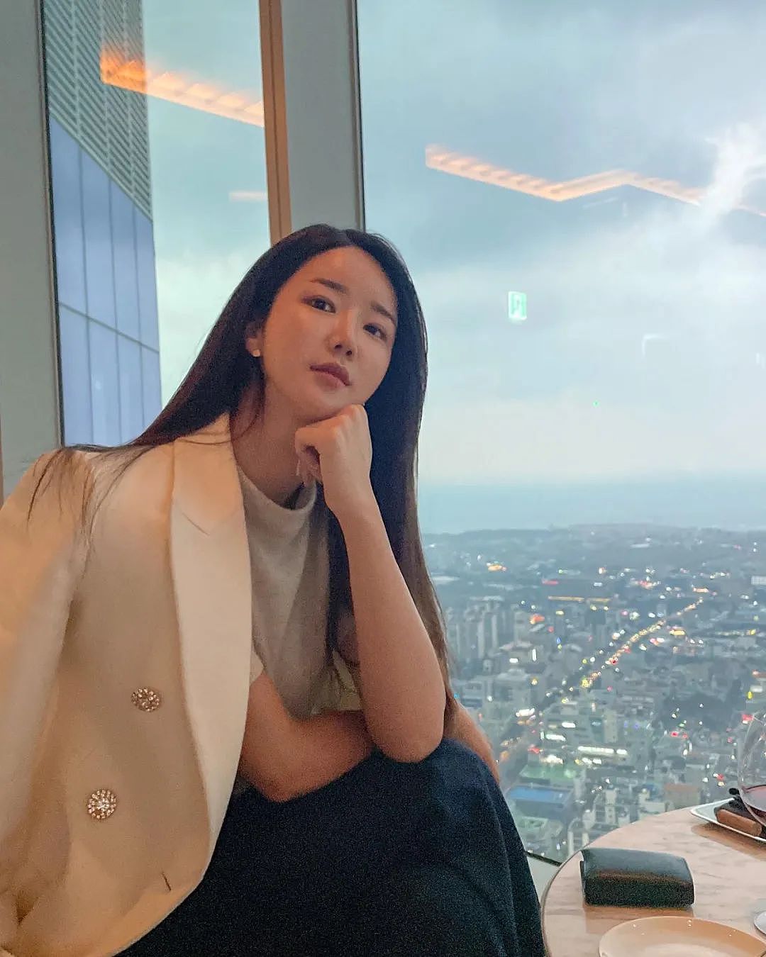 【美女】女教练身材“视觉核爆”！附近区域秒变办卡“战场”，众人蜂拥而至（组图） - 2
