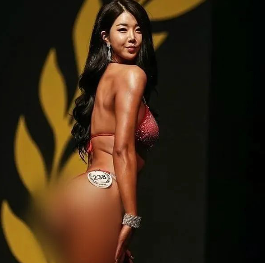 【美女】女教练身材“视觉核爆”！附近区域秒变办卡“战场”，众人蜂拥而至（组图） - 25