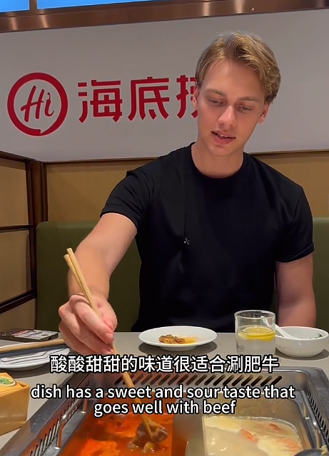 美国小哥在中国海底捞被服务惊呆，想给小费却遭拒！他开心分享，没想到评论区这画风（组图） - 9
