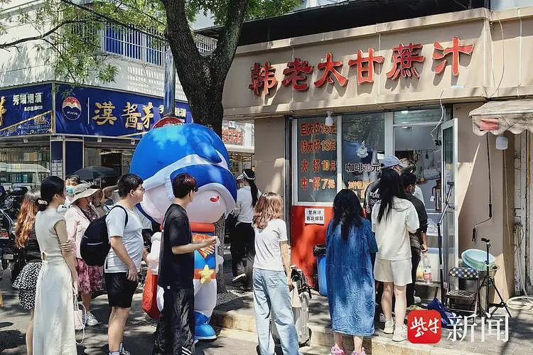 南京“10元手冲咖啡”阿姨爆火一年后现状：拒绝10多家商业合作，独自守店不愿麻烦女儿（组图） - 3