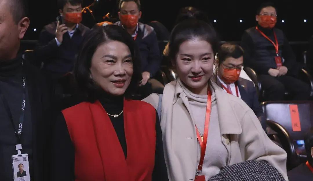 孟羽童透露明年将出国留学，否认与董明珠“互撕”（图） - 3