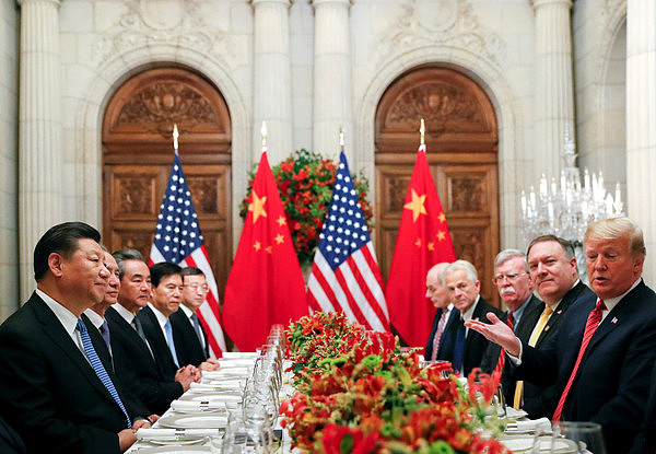 中美发表经贸会谈联合声明!中国国务院官宣对美关税正式下调,小额包裹关税从120%降至54%(视频/组图) - 16