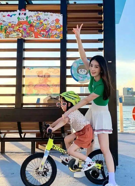 59岁郭富城陪岳母过母亲节，方媛被女儿亲吻...（组图） - 16