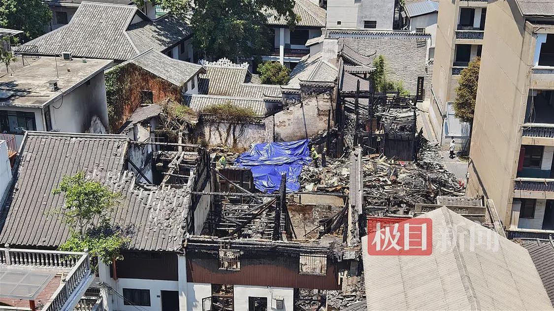 实探起火的长沙金丝楠木博物馆:几乎完全坍塌(组图) - 1