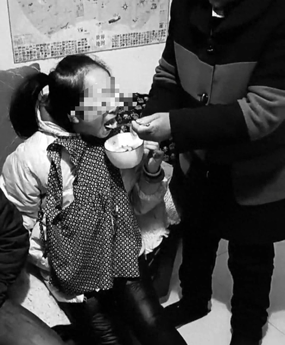 陕西14岁女遭男生扇耳光致精神失常，经常自言自语要用尿片靠喂食（组图） - 2