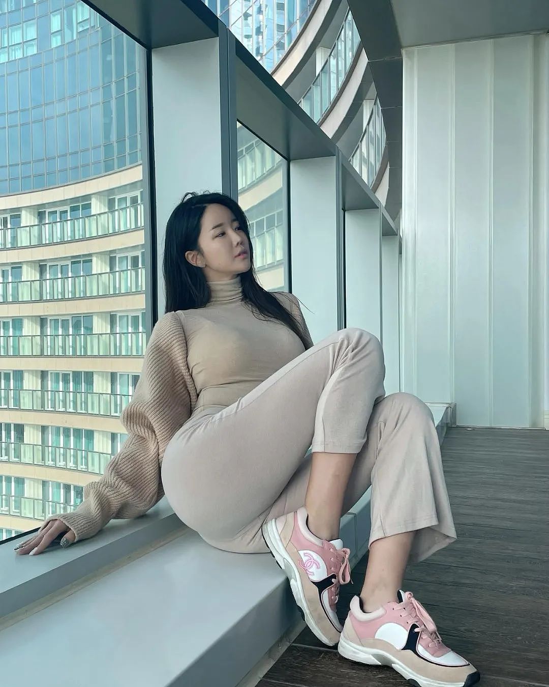 【美女】女教练身材“视觉核爆”！附近区域秒变办卡“战场”，众人蜂拥而至（组图） - 7