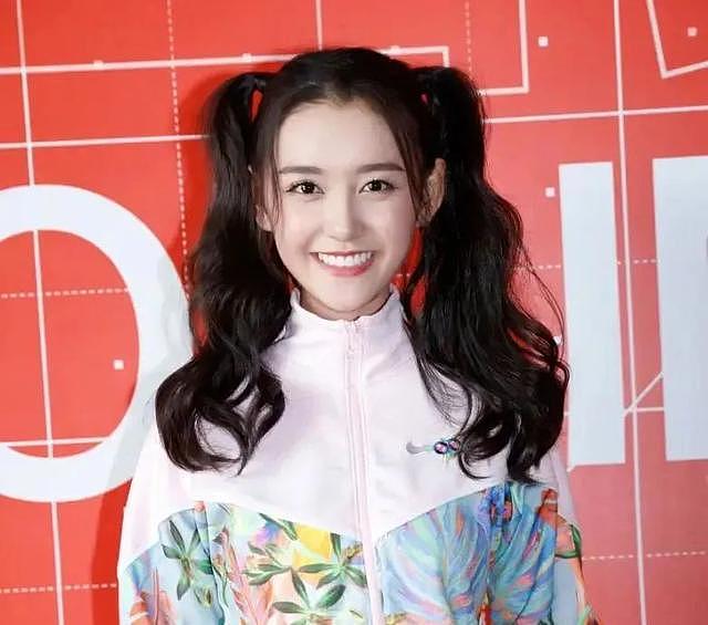 蒋依依 “怀才不遇” 是假象?姐姐学历造假撕开明星资源特权遮羞布(组图) - 3