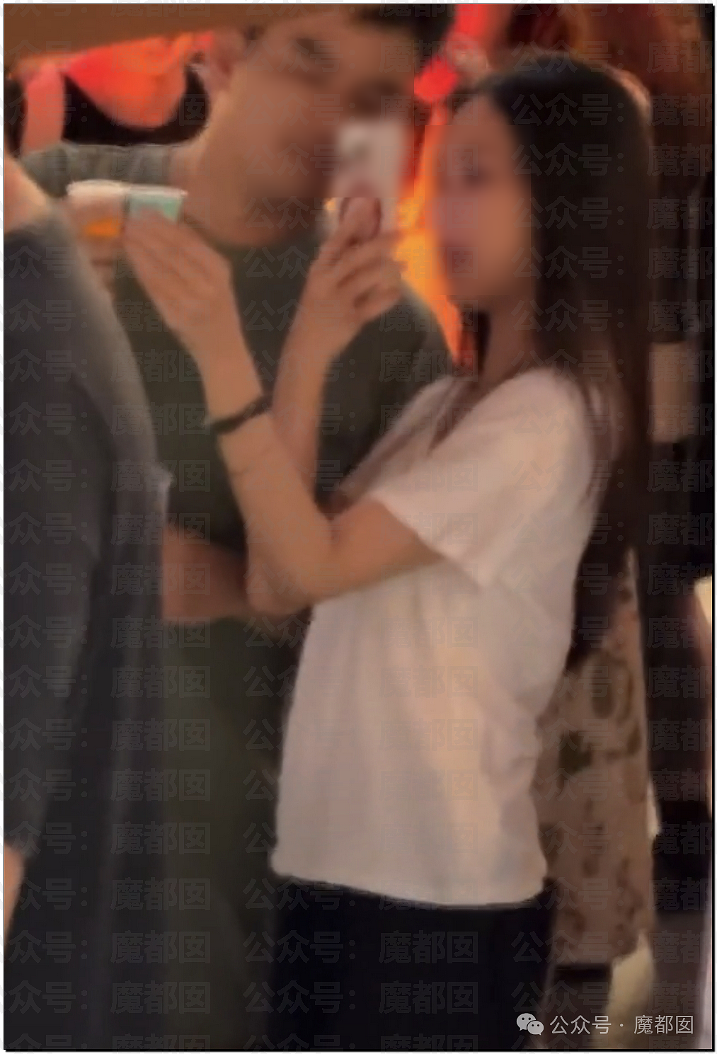 刺激！脱口秀场面失控！女观众现场怒斥另一对情侣是狗男女（视频/组图） - 28