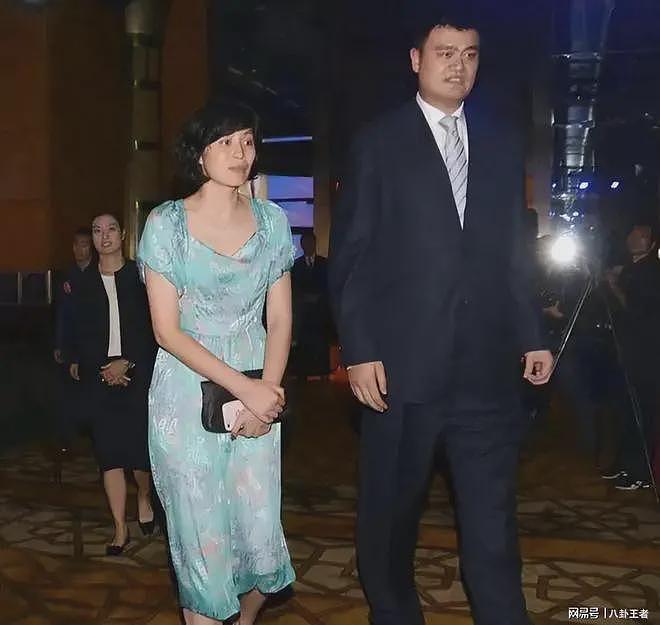 姚明女儿近照曝光!14岁身高近2米,体重近200斤,不打篮球可惜了(组图) - 2