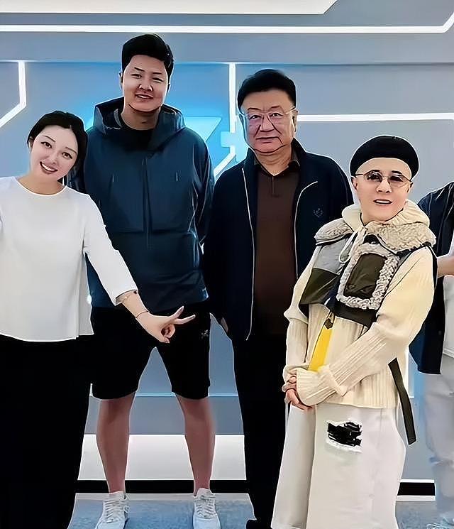 61岁王宁赴日本换血，金龟子陪同，手术画面曝光，知情者透更多（组图） - 11